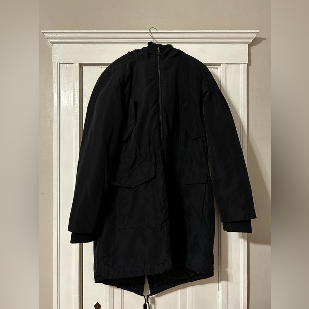 GAP Women’s navy blue with black lining faux-fur lined parka